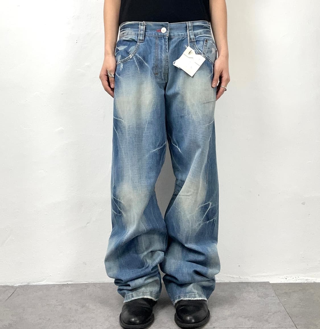 Multi-Tinted Distressed Deconstructed De 상품이미지1