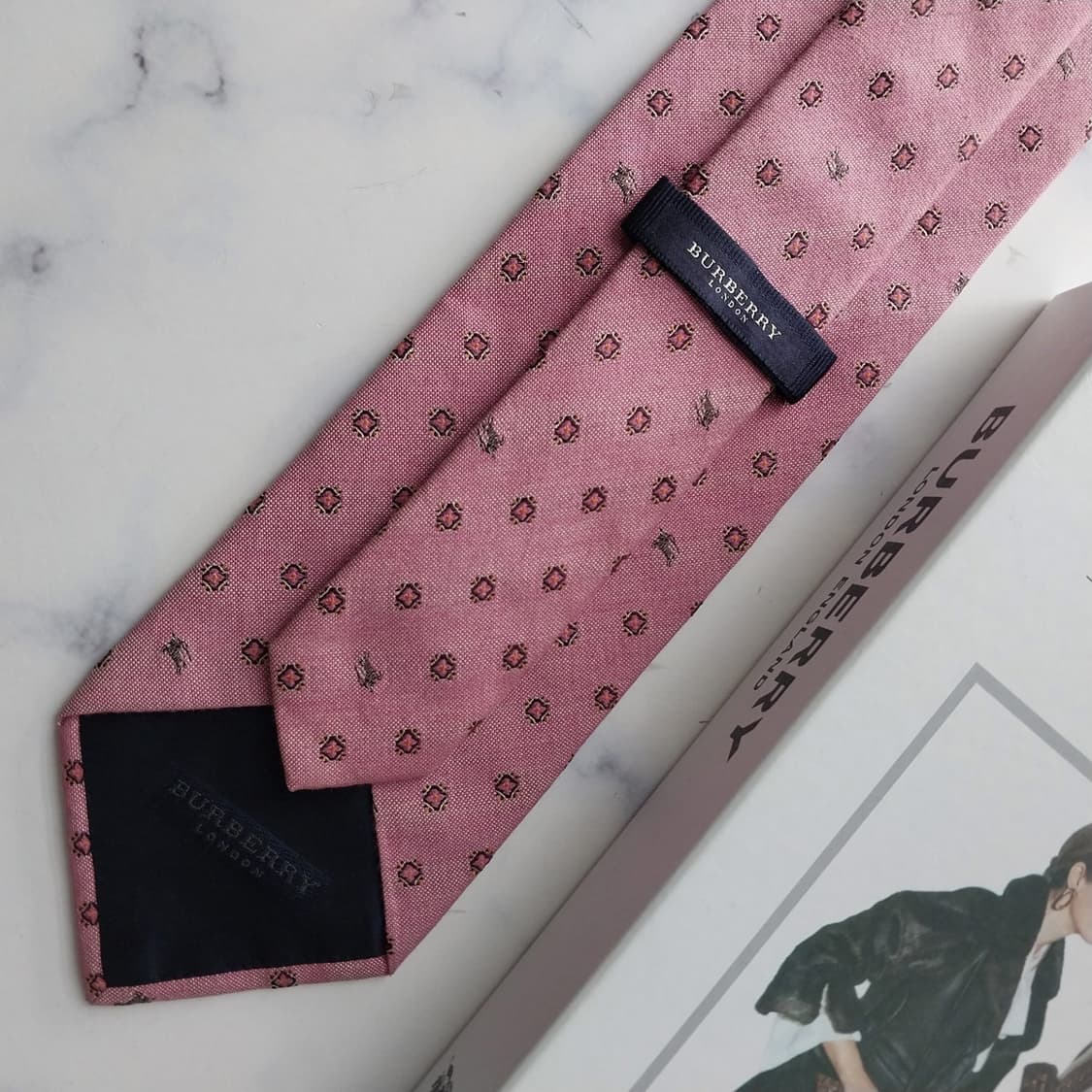 버버리 넥타이 기마사 자수 패턴 핑크 9.5cm A+등급 k2515 상품이미지9