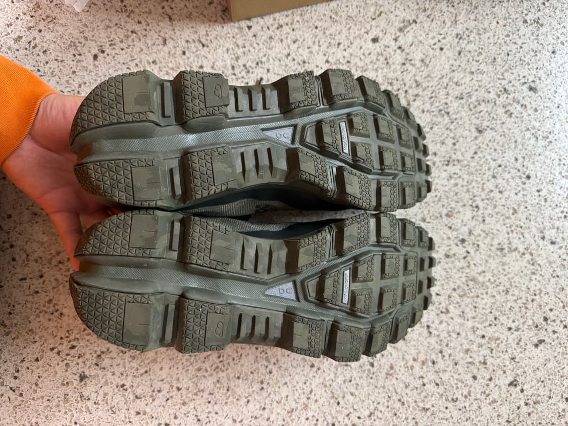 로에베 x 온러닝 클라우드벤처 2 카키 IT45 (us10-11추천) 상품이미지8