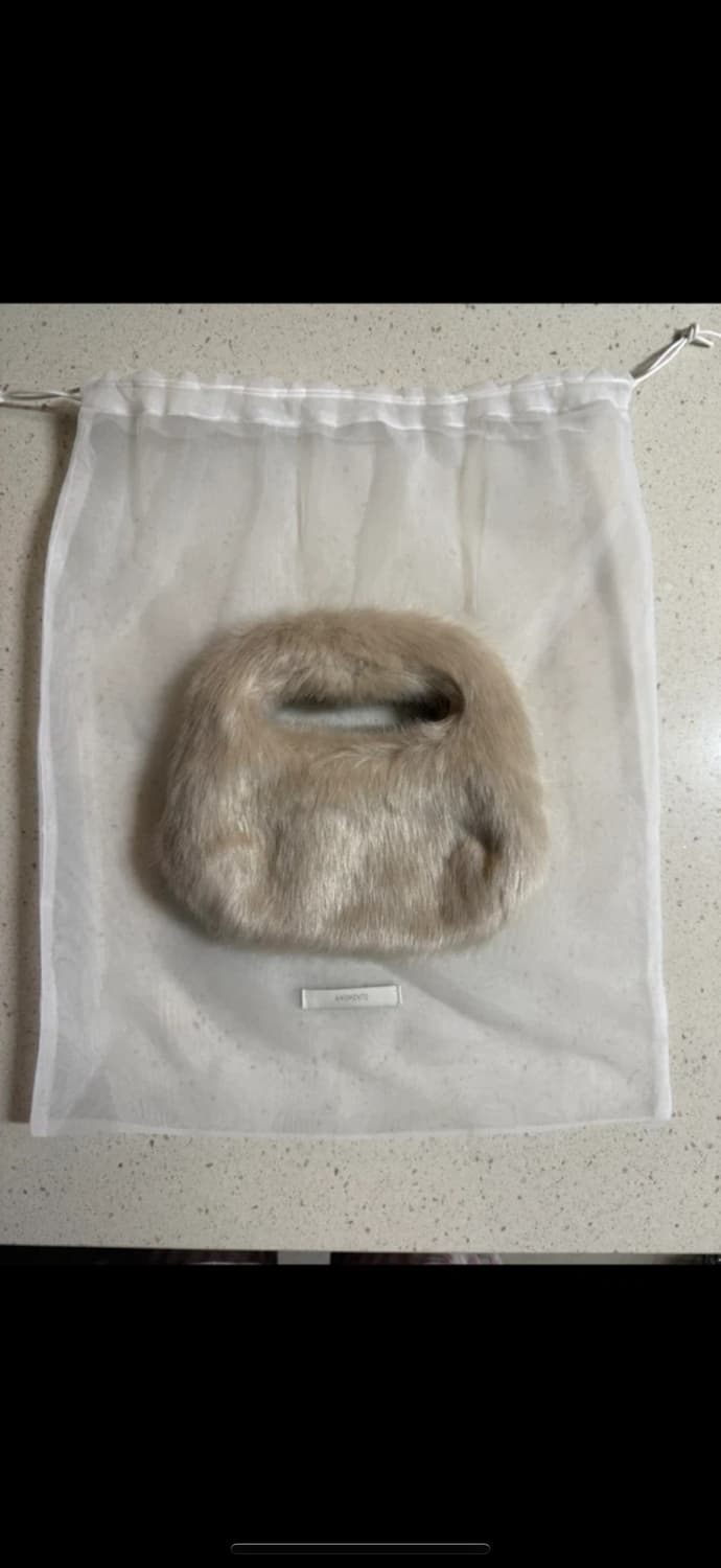 아모멘토 미니 퍼 토트백 아이보리(택제거 새상품) 상품이미지3