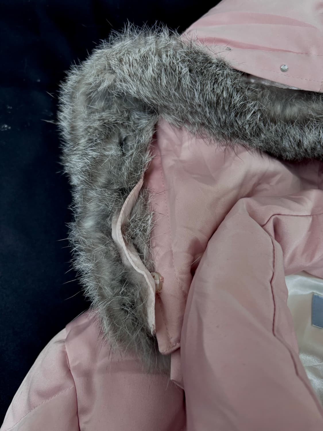 [X Miss] 딸기우유 그레이 퍼 큐빅 디테일 후디 패딩 상품이미지6