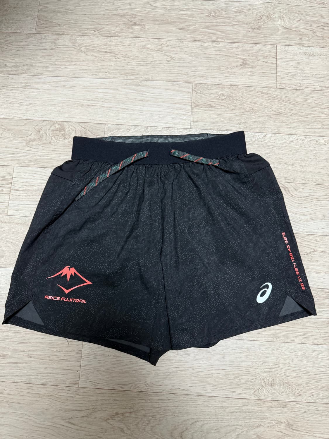 아식스 메타런 싱글렛&후지트레일쇼츠 팝니다. 상품이미지4