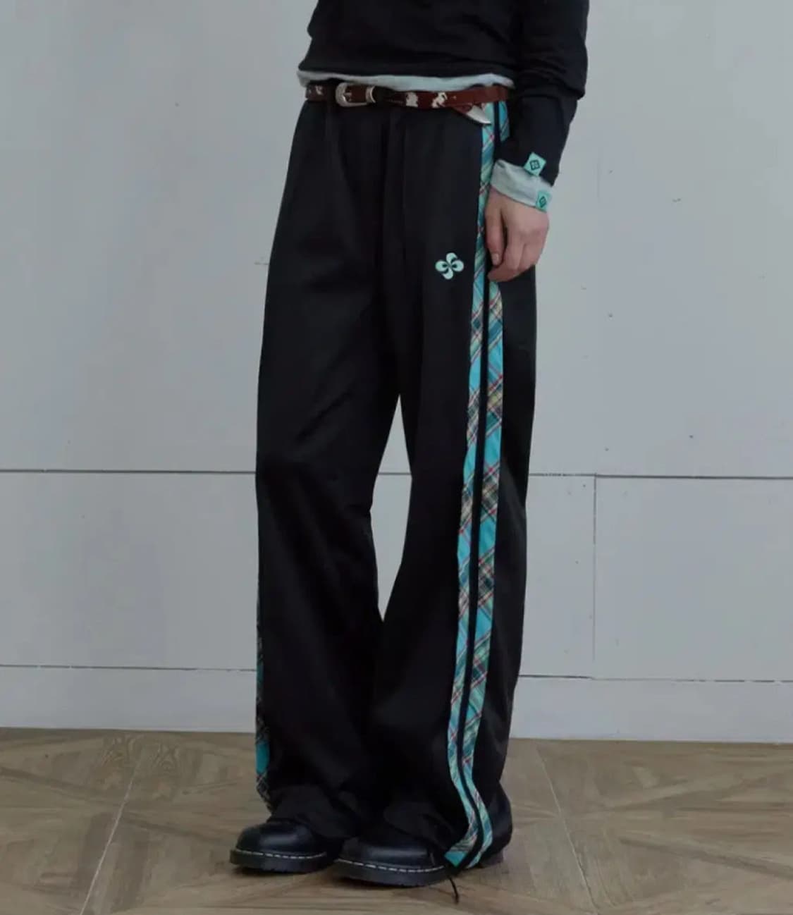 구해요) 헤레틱 체크 트랙 팬츠 check track pants 상품이미지1