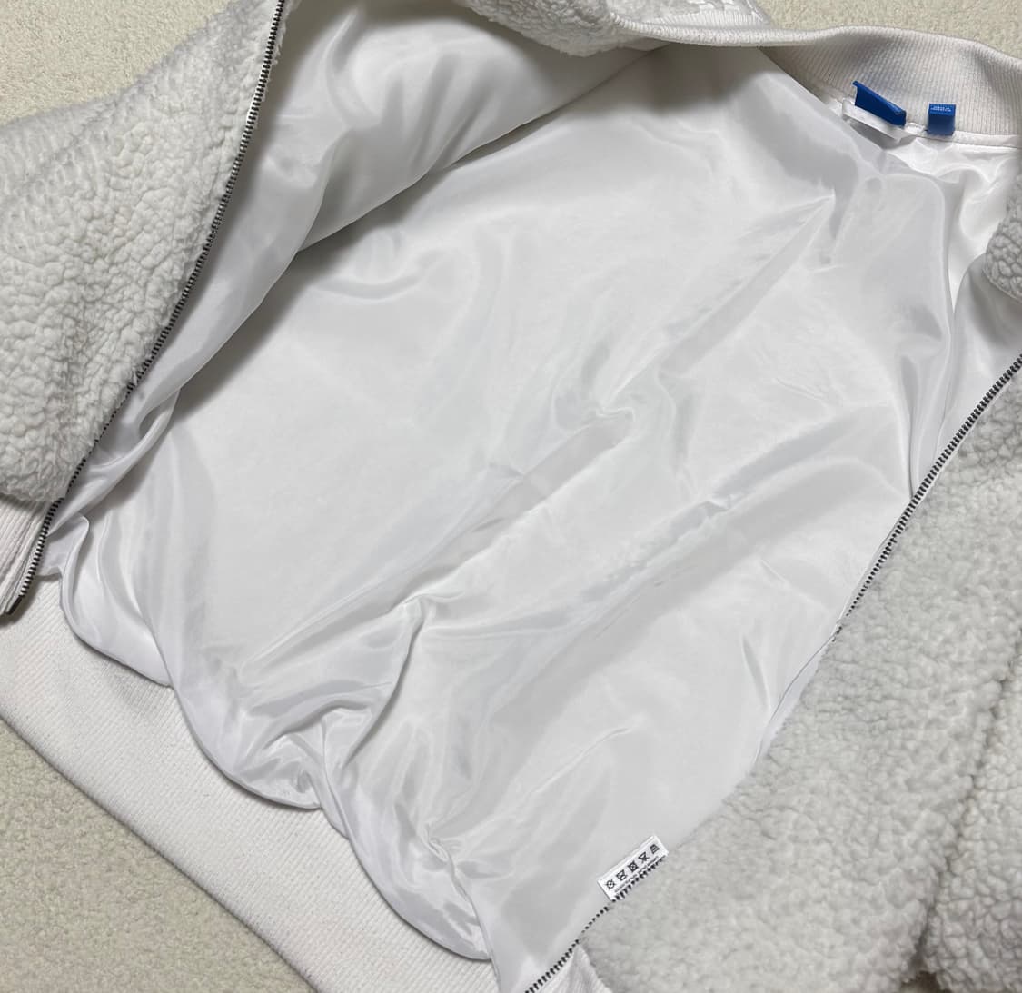 아디다스 아이보리 화이트 뽀글이 후리스 상품이미지9