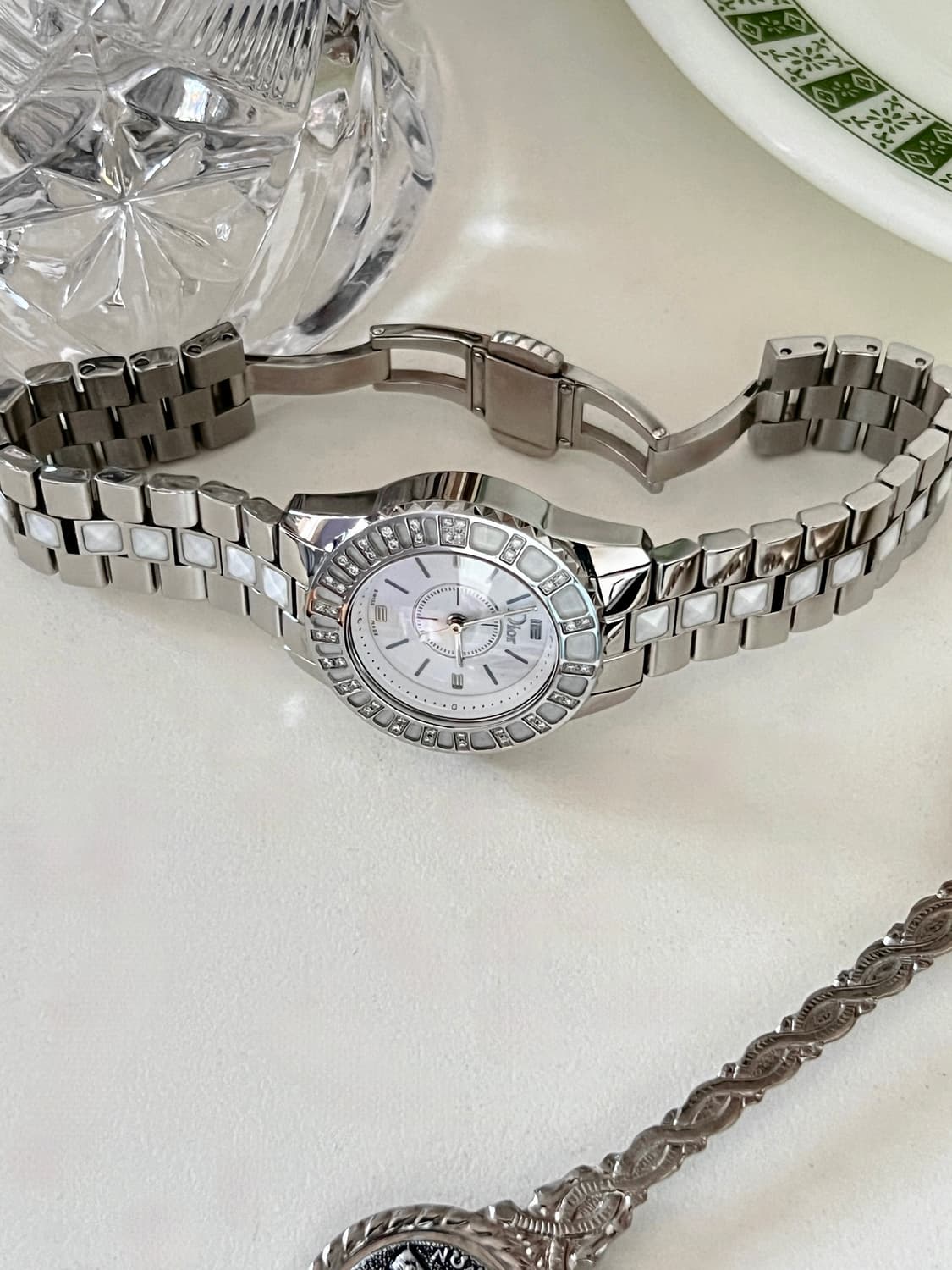 디올 화이트 크리스탈 다이아 베젤 시계  / 정품감정 . 케어 상품이미지7