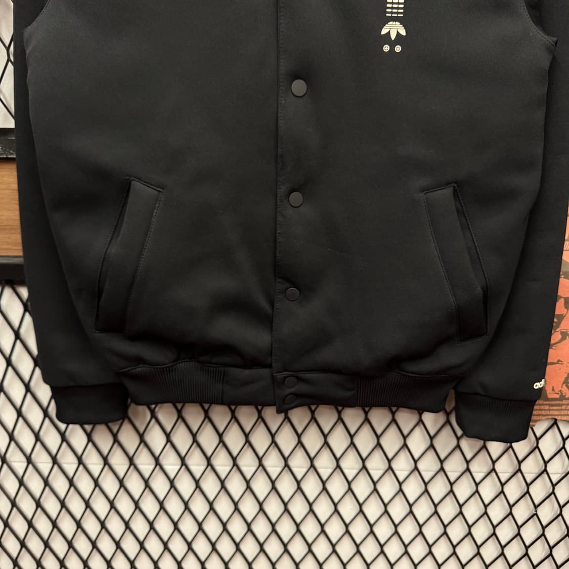 21 F/W 아디다스 바시티 자켓 후면 그래픽 심볼 포인트 블랙 상품이미지4