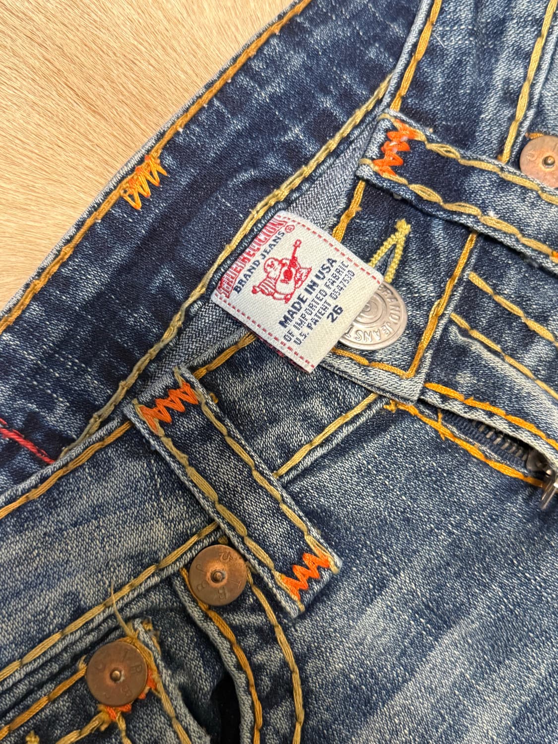 트루릴리젼 스티치디테일 플레어진 상품이미지4