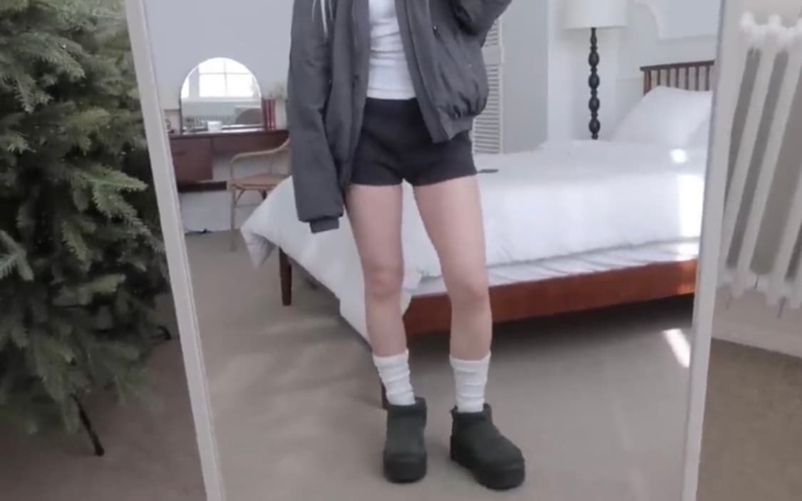 UGG 스웨이드 레더 미니 플랫폼 부츠 (클래식 울 트라 미니) 250m 상품이미지4