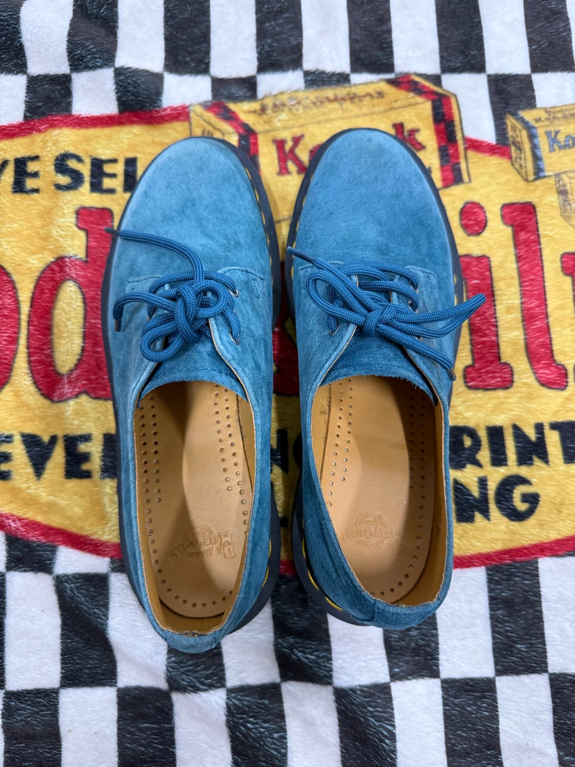 Dr. Martens 21471 Suede 3 Hole 상품이미지5