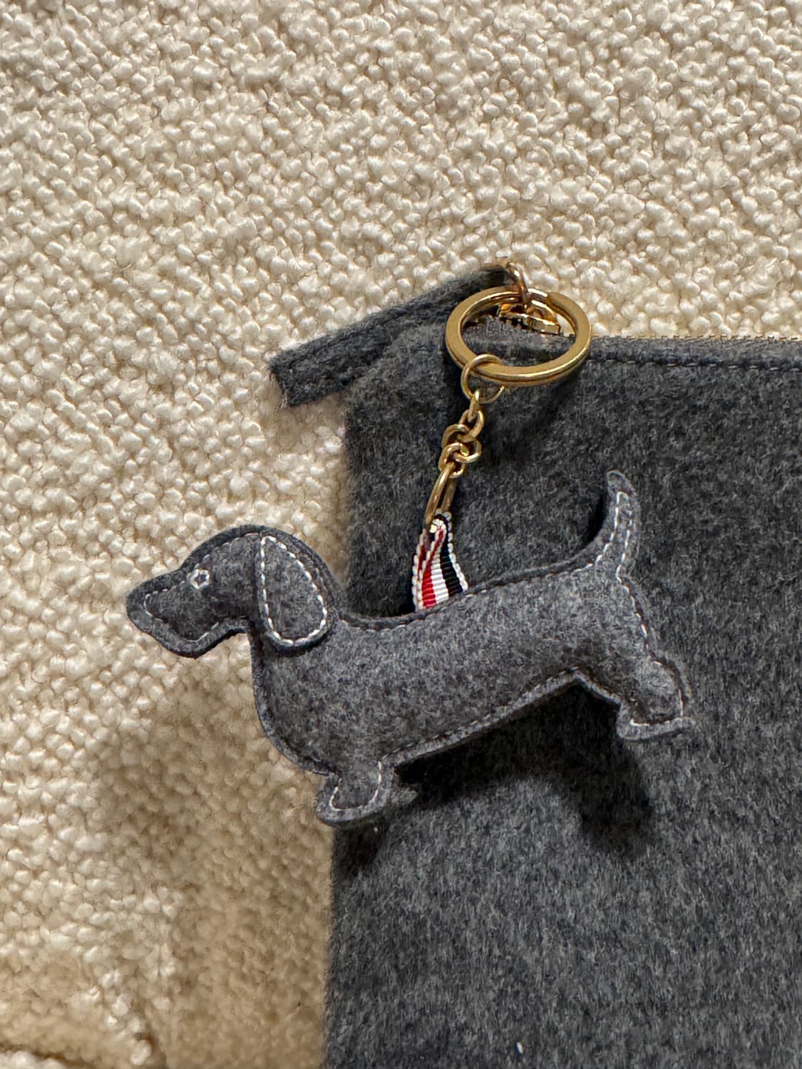 톰브라운 성수 익스클루시브 파우치 스몰 + 닥스훈트 키링 상품이미지4