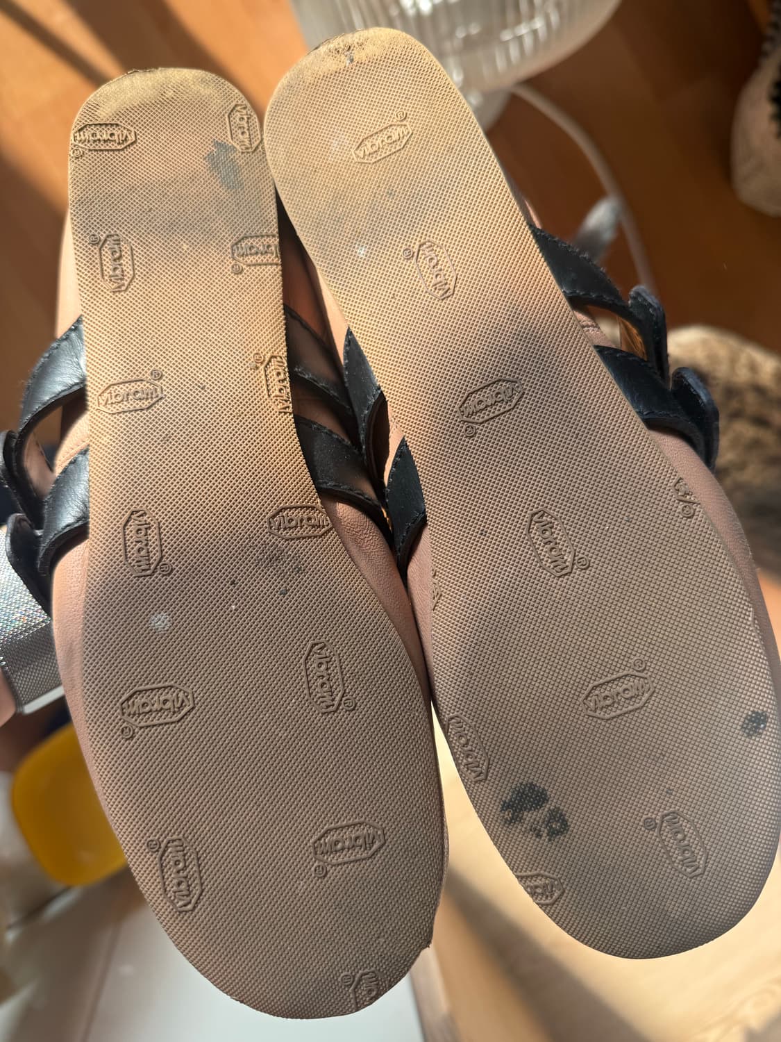 미우미우 발레리나 슈즈 베이지 블랙 37 상품이미지2