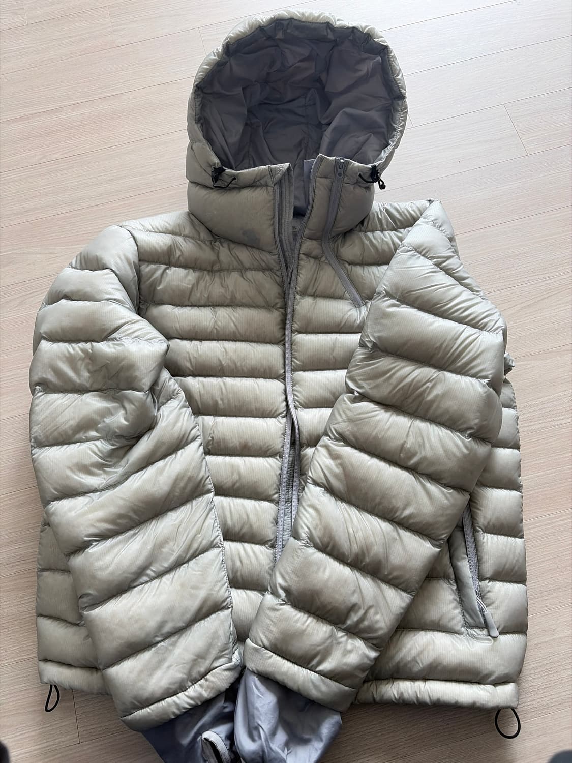 산산기어 서픽스 푸퍼자켓 그레이-24fw 상품이미지1