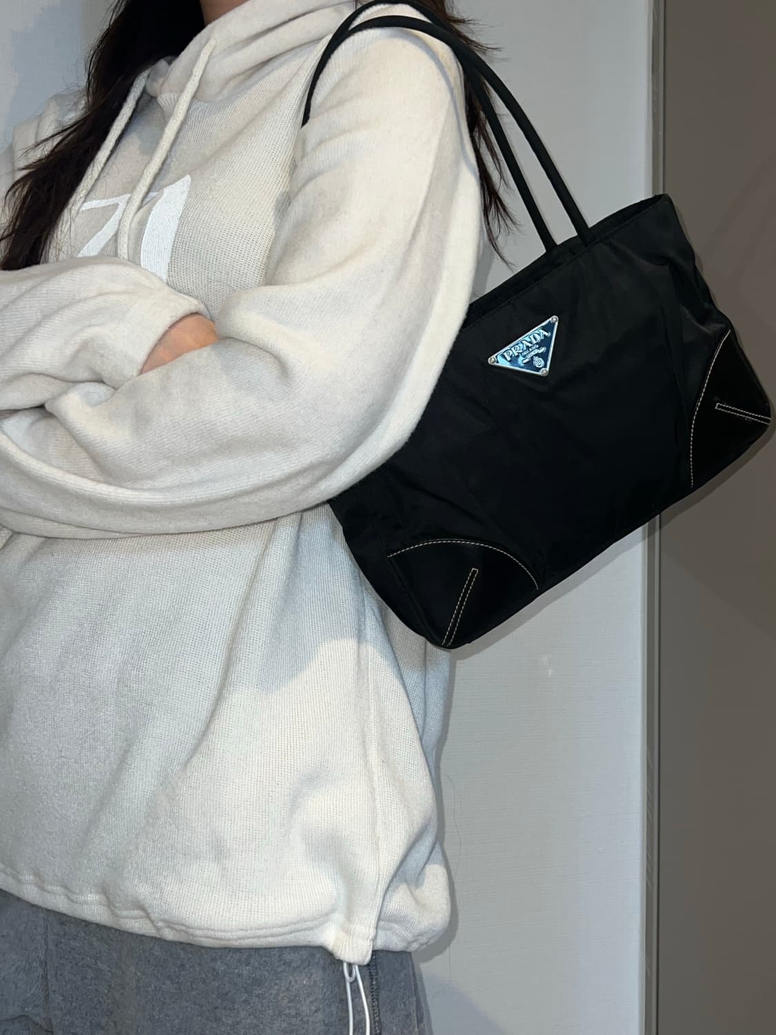 프라다 나일론 레더 스티치 숄더백 상품이미지1