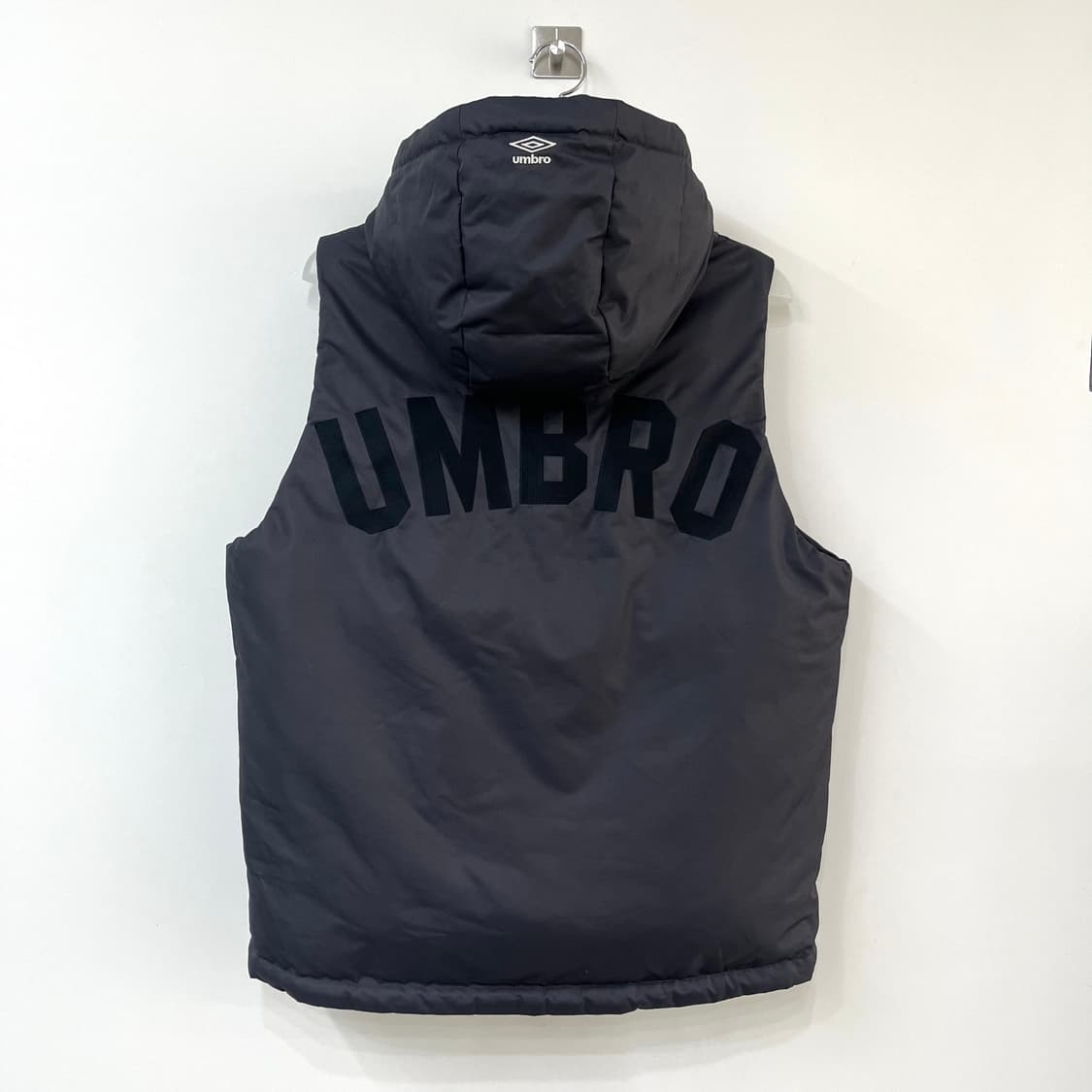 엄브로 자수 빅로고 패딩 조끼 상품이미지3