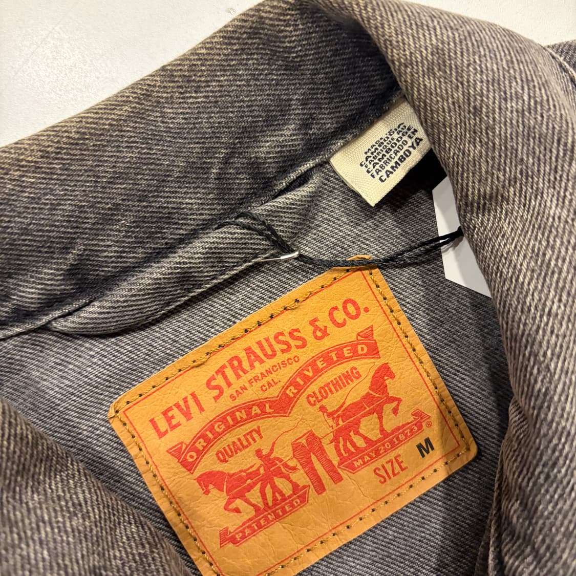 [M] 리바이스 스탠다드핏 데님 트러커 자켓 블랙 B679 상품이미지4