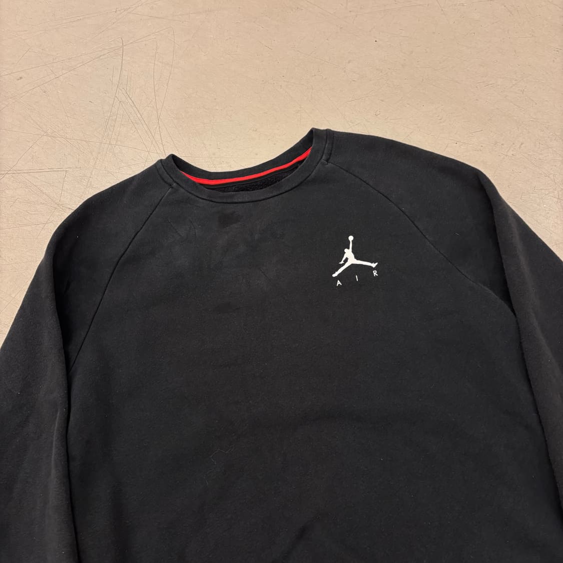 조던 스몰로고 블랙 맨투맨 상품이미지2