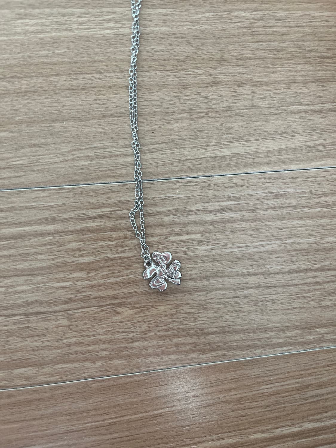 비비안웨스트우드 클로버 목걸이 상품이미지4