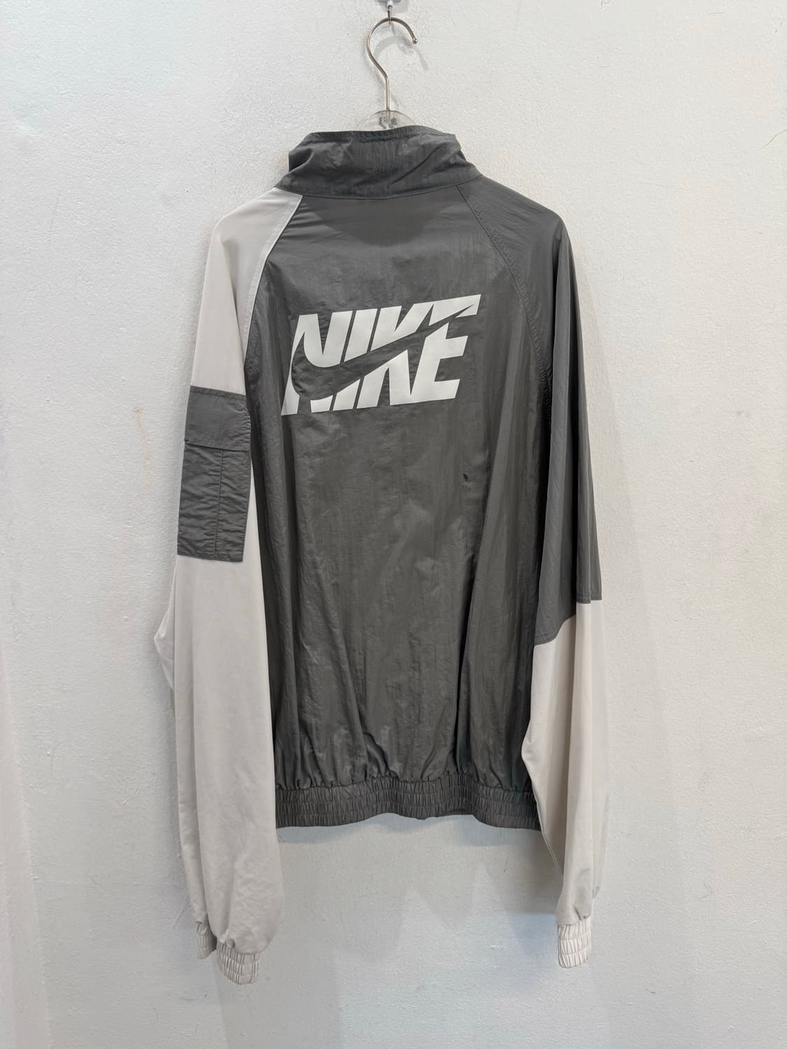 Nike OverFit Windbreaker 상품이미지2