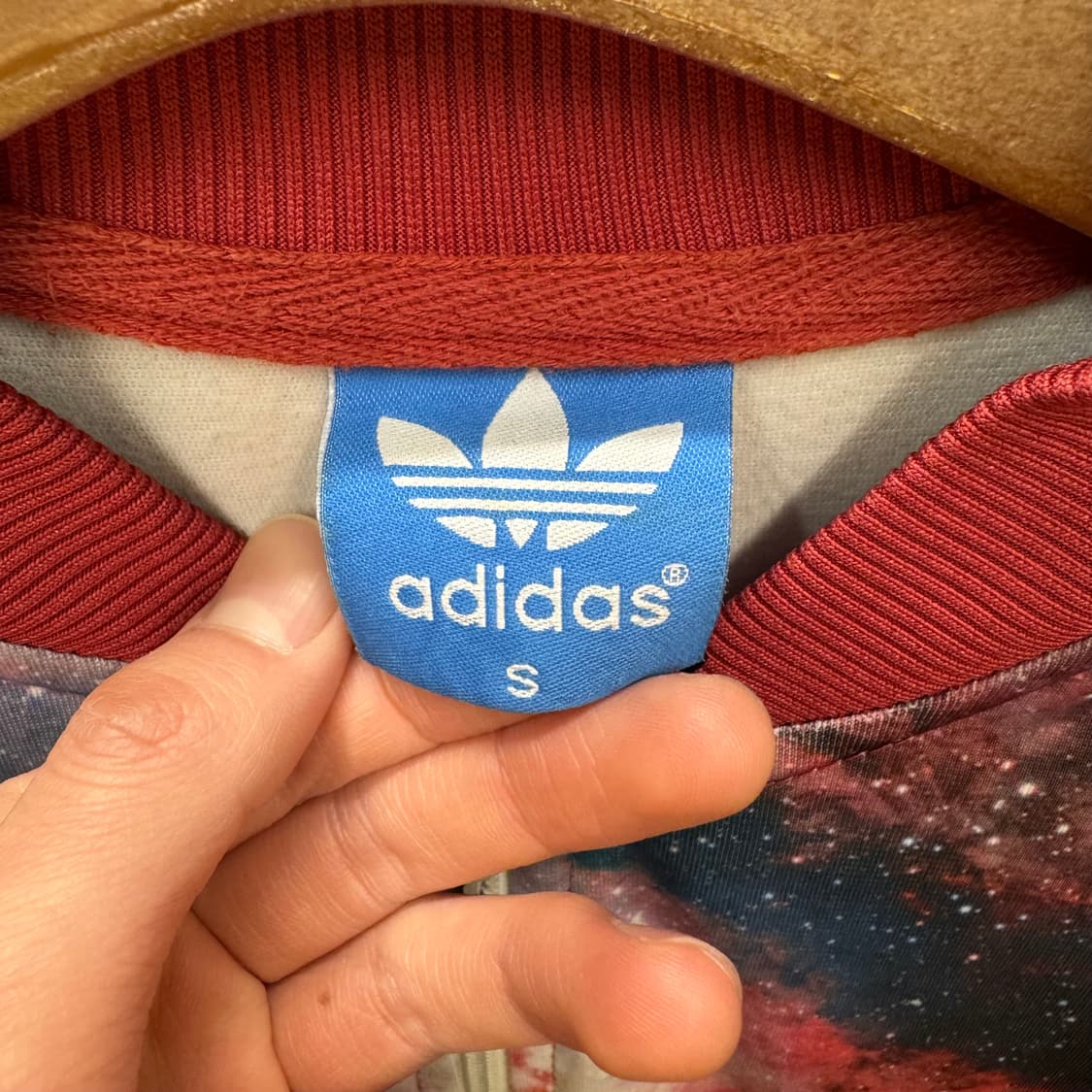 아디다스 오리지널 갤럭시 프린팅 트랙탑 후면 빅로고 포인트 레드 상품이미지6