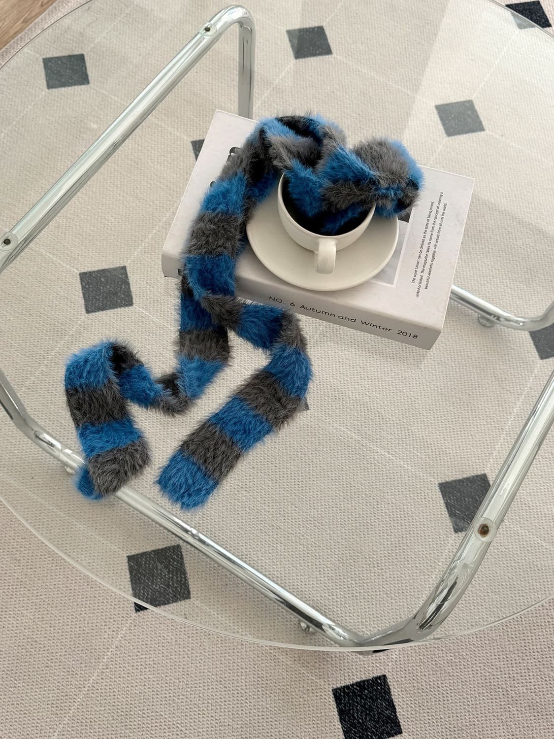 [신은수 착용] 단가라 스트라이프 앙고라 타이 니트 머플러 블루 상품이미지2