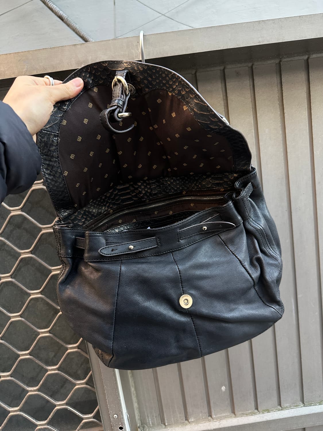 Croco embossed leather bag 상품이미지3