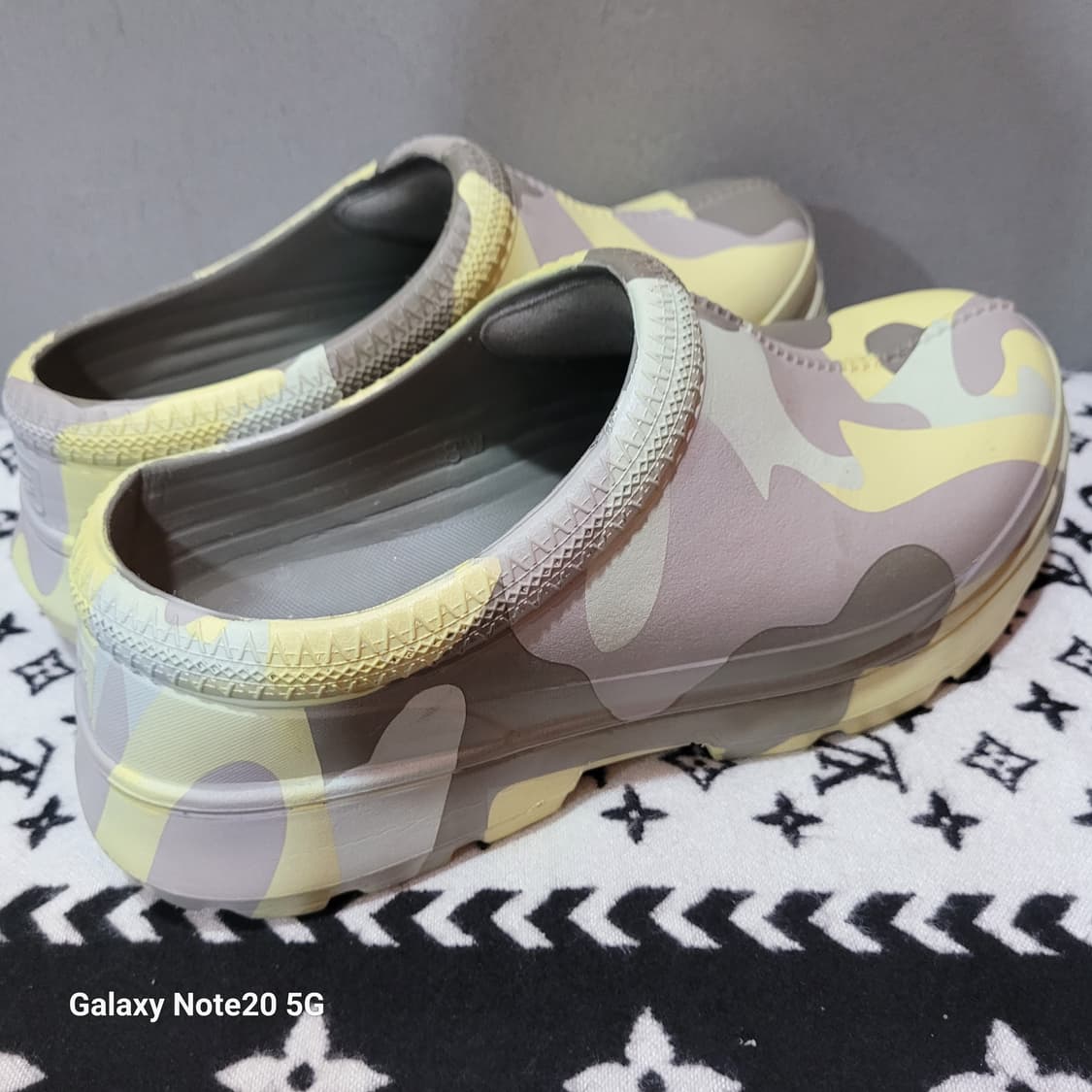정품 UGG (어그) X 타스만 X 카모팝 슬리퍼 상품이미지3