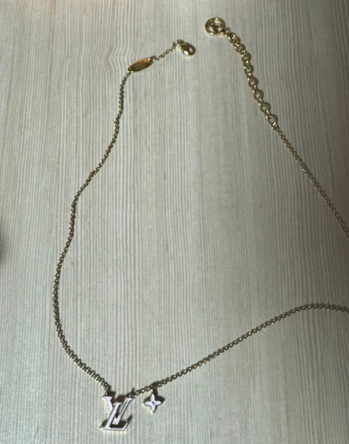 루이비통 LV 아이코닉 목걸이 핑크 상품이미지3