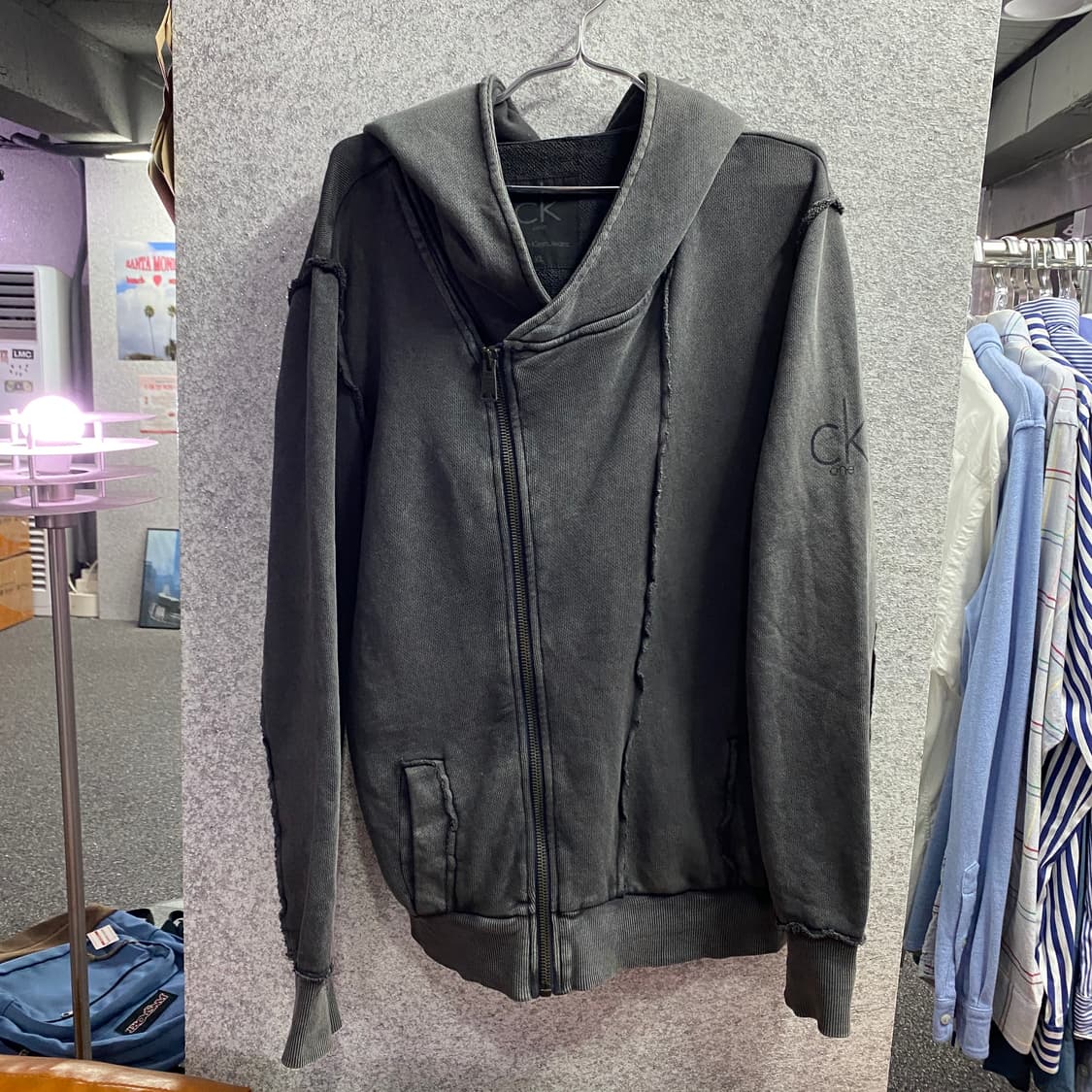 캘빈클라인 암로고 디트로이드 사선 워시드 후드집업 B4563 상품이미지2