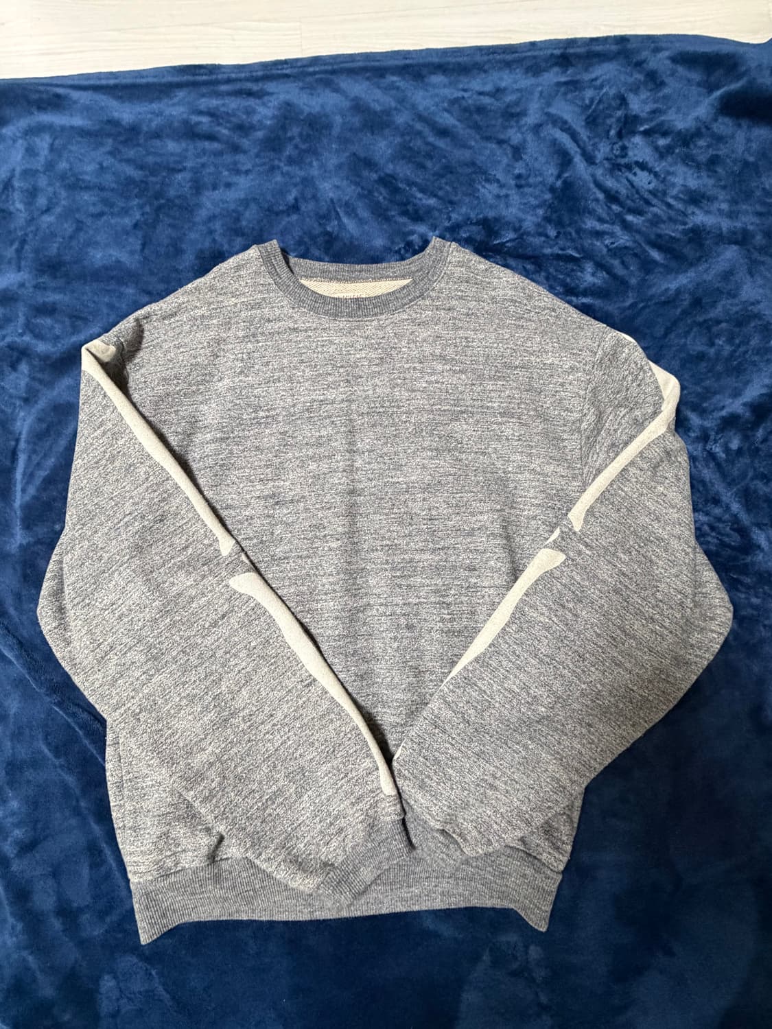 캐피탈 본 스웻 맨투맨 팔아요 상품이미지2