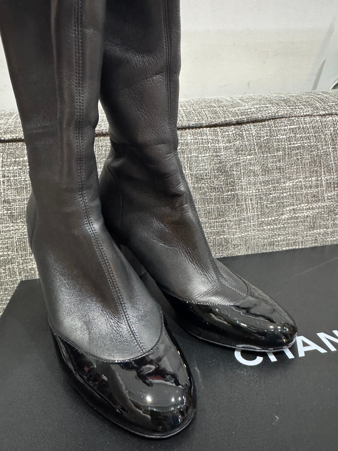 샤넬 블랙 리본 롱부츠  26FW 240 매장판매중 상품이미지5