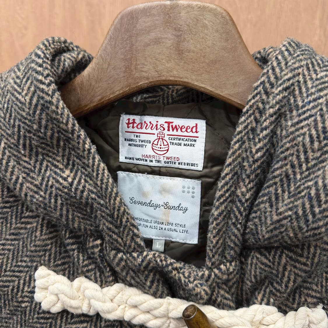해리스 트위드 더플 코트 헤링본 패턴 로프 토글 후드 디테일 브라운 상품이미지6