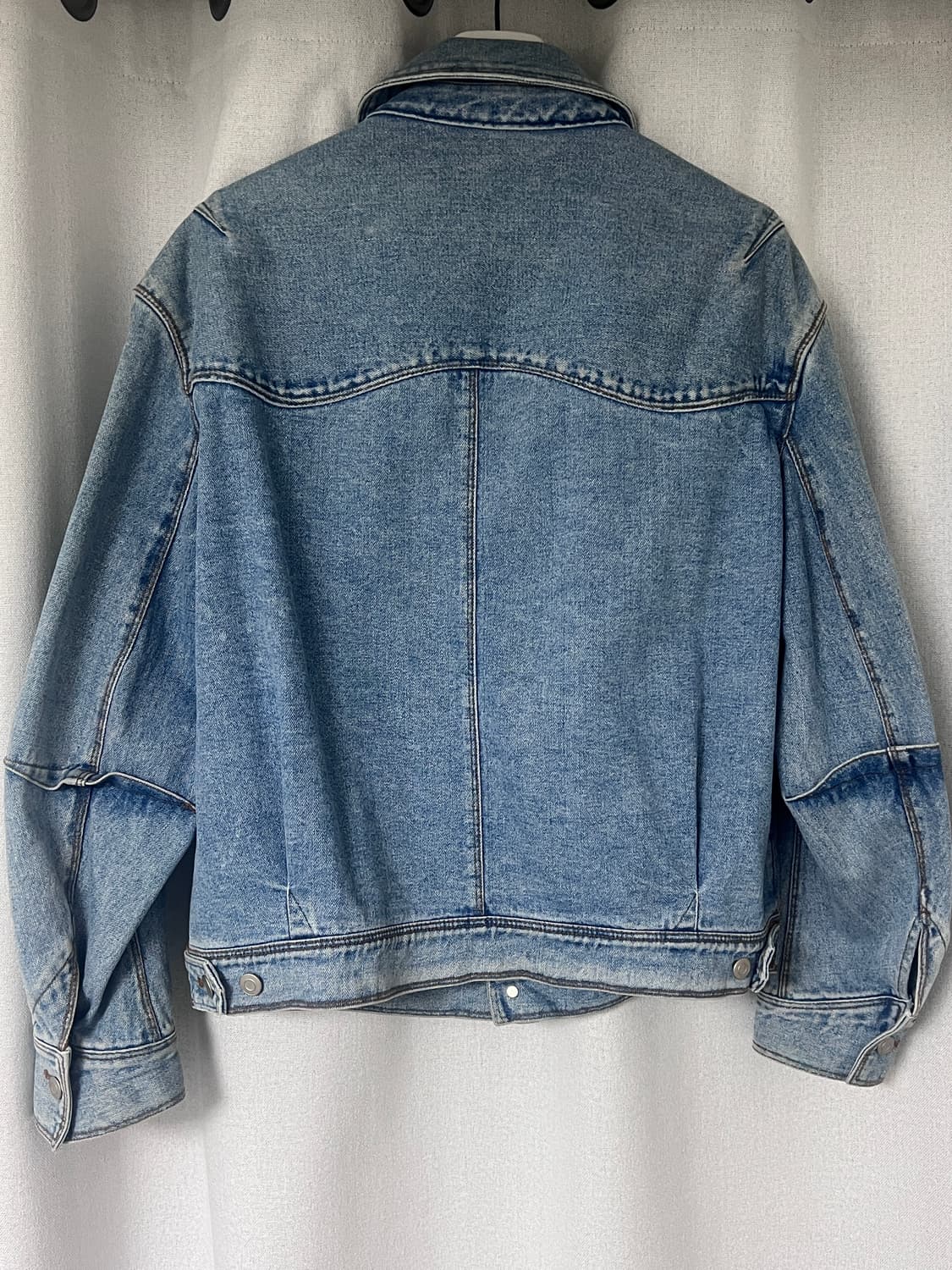 쿠어 트위스트 데님 트러거 자켓 (워시드블루) 상품이미지3