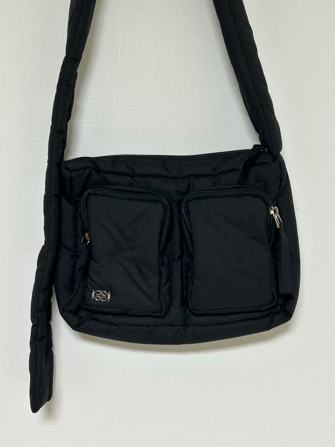 기준 패디드 크로스백 상품이미지4