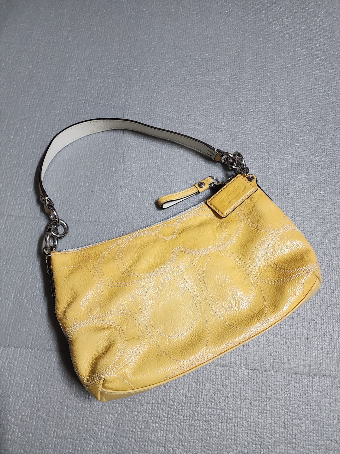 코치 옐로우 시그니처 스티치 숄더백 호보백 상품이미지2