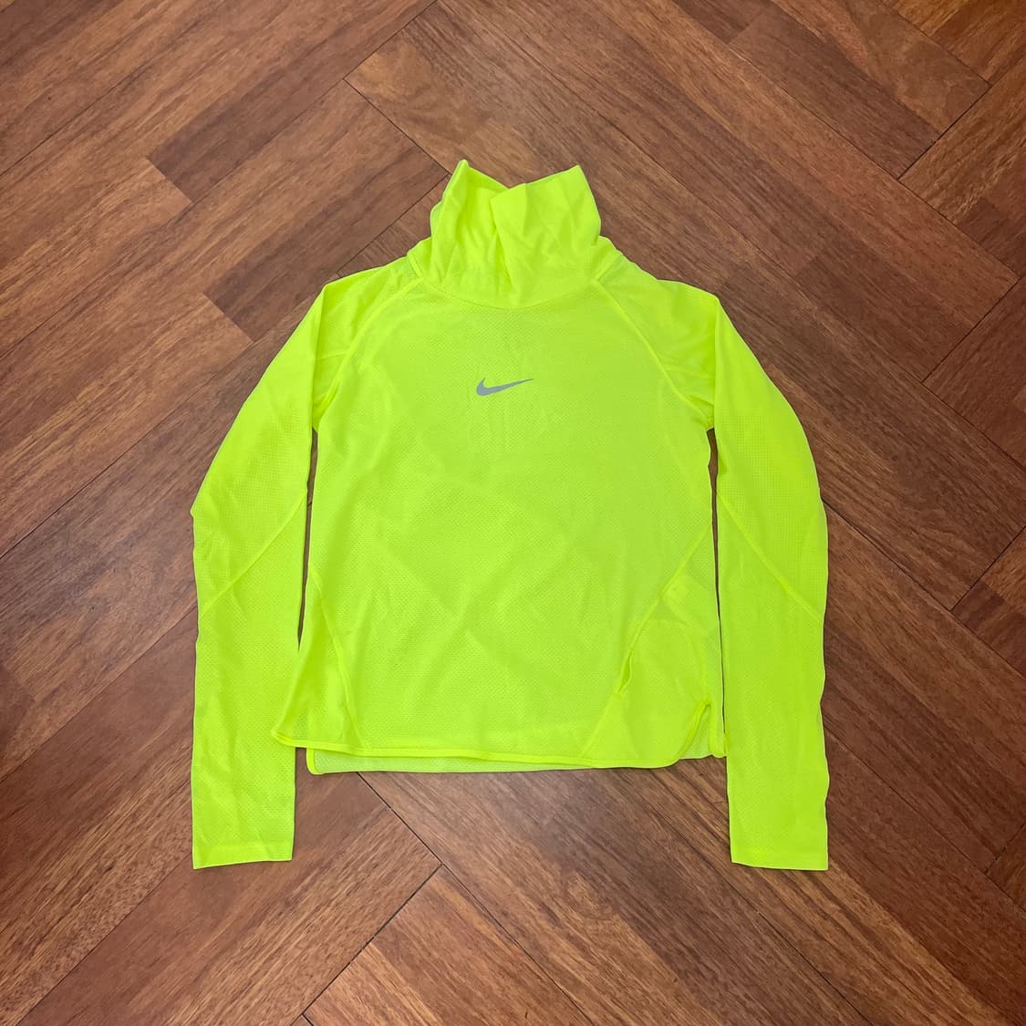 여성 나이키 러닝 에어로리액트 긴팔티 상품이미지1