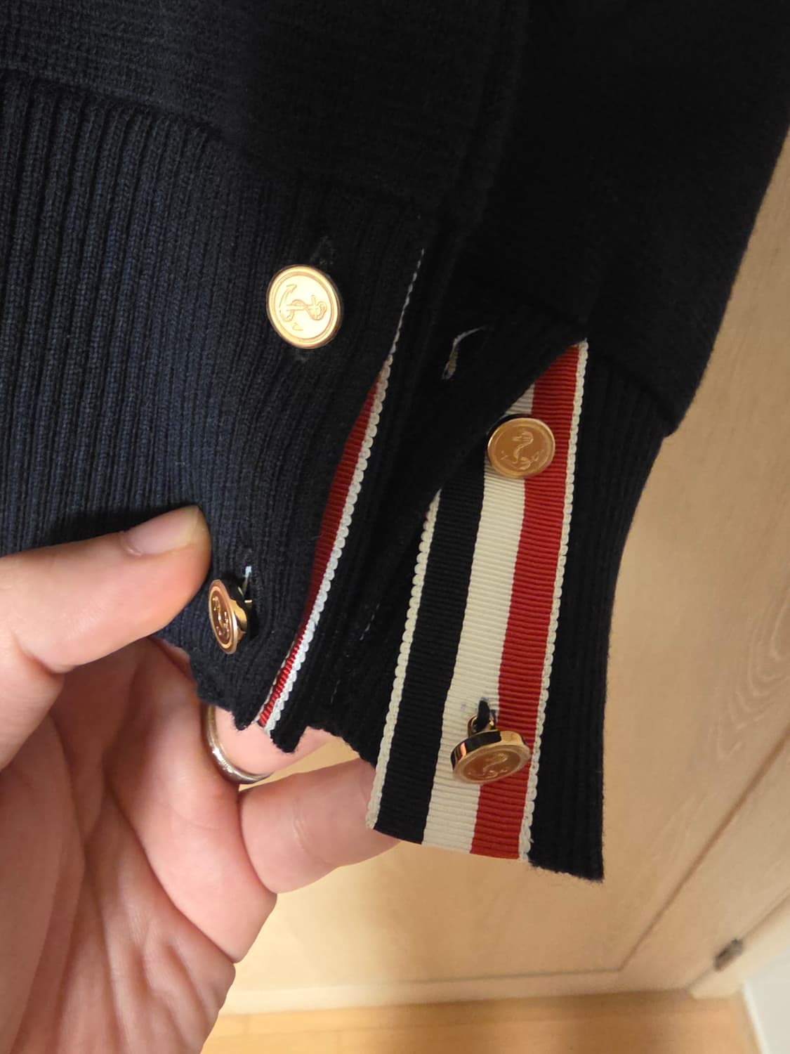 [5사이즈]25FW 톰브라운 밀라노스티치 금장 가디건 상품이미지5