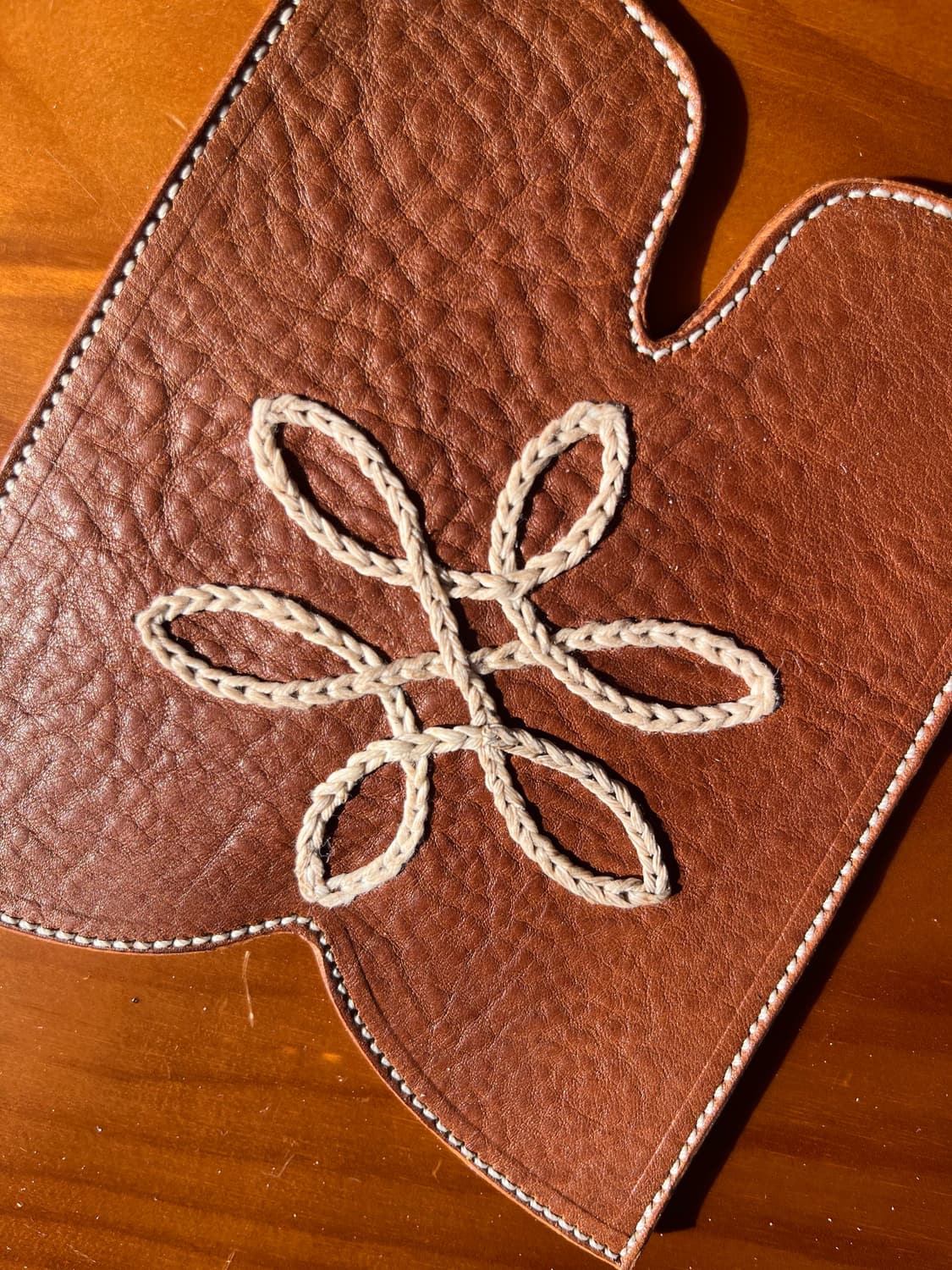 Hand-Embroidered Leather Cup Coaster 상품이미지5