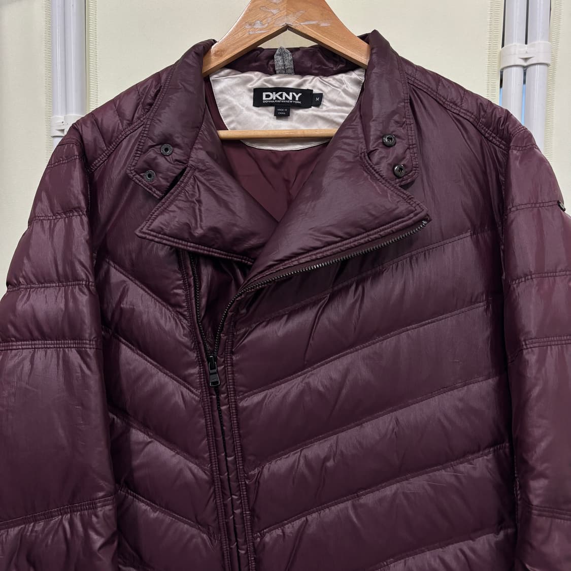 DKNY 사선 비대칭 패딩 자켓 상품이미지2