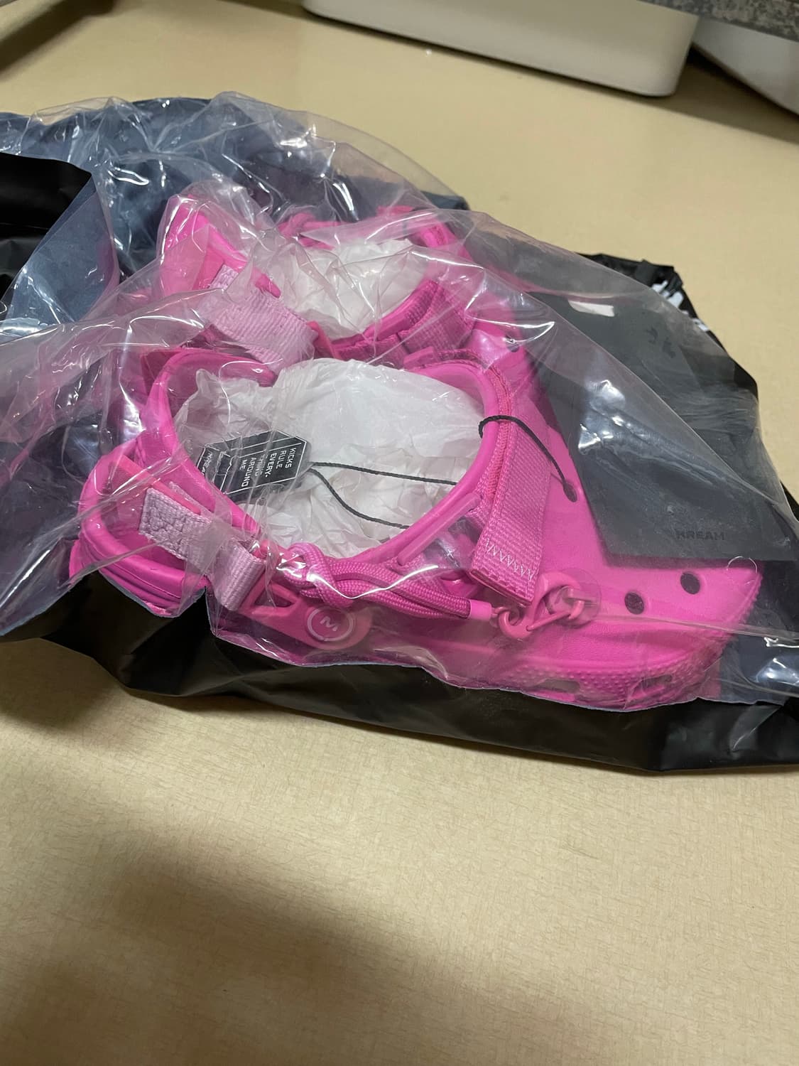 [230] 크록스 x 포스트 말론 듀엣 맥스 클로그 일렉트릭 핑크 상품이미지2