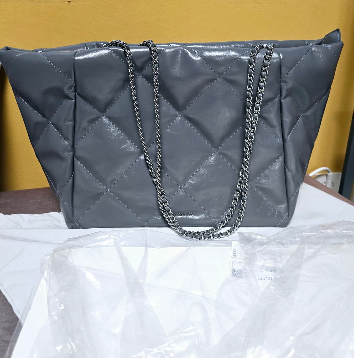 찰스앤키스 퀼팅 체인핸들 백 새상품 상품이미지2