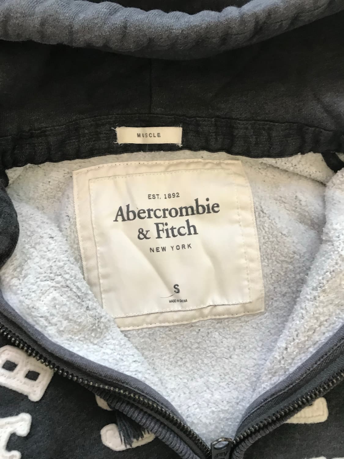 아베크롬비 자수 로고 차콜 후드집업 상품이미지7