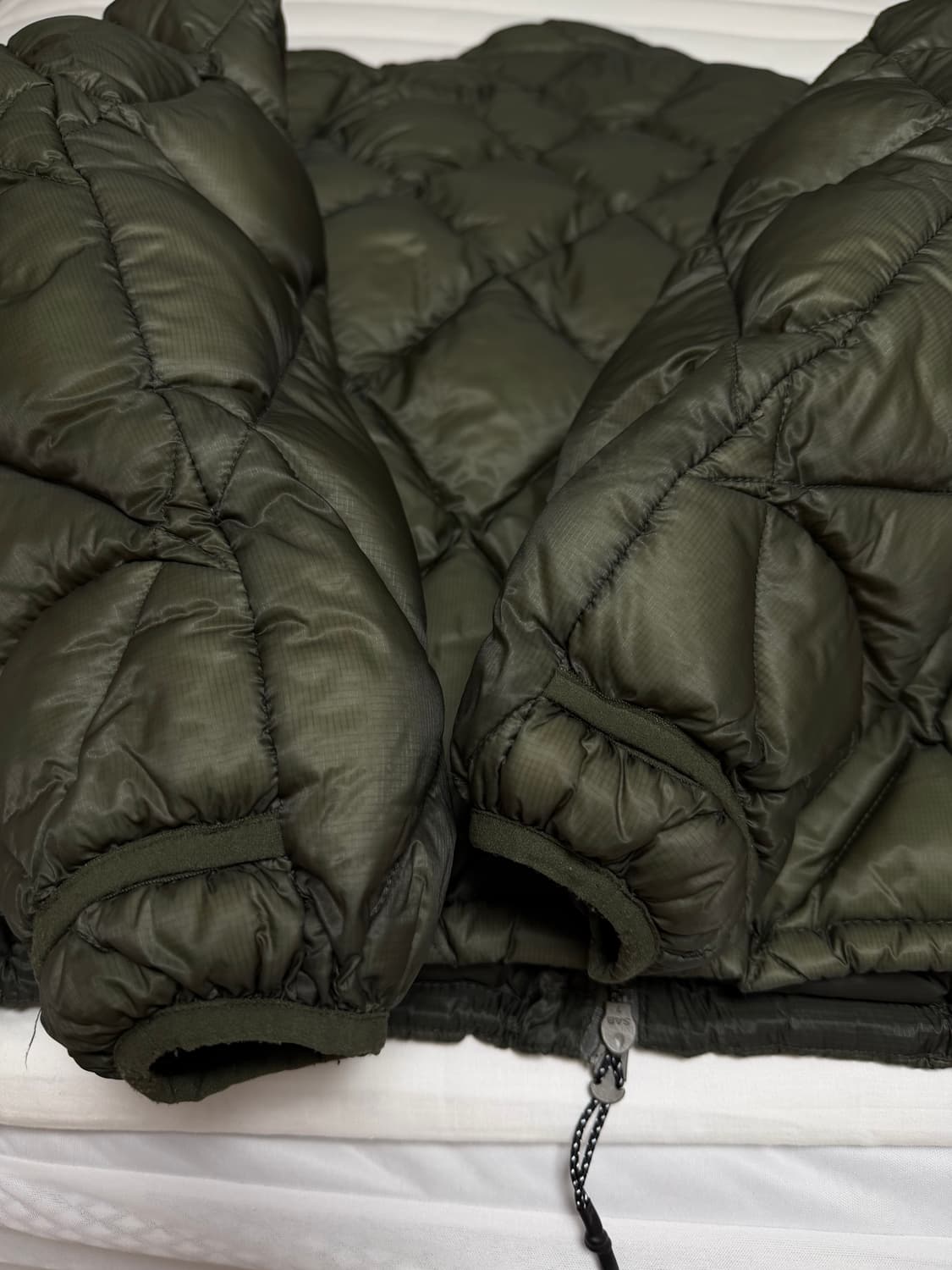 로아 라이트다운 패딩(다크 그린) 상품이미지3