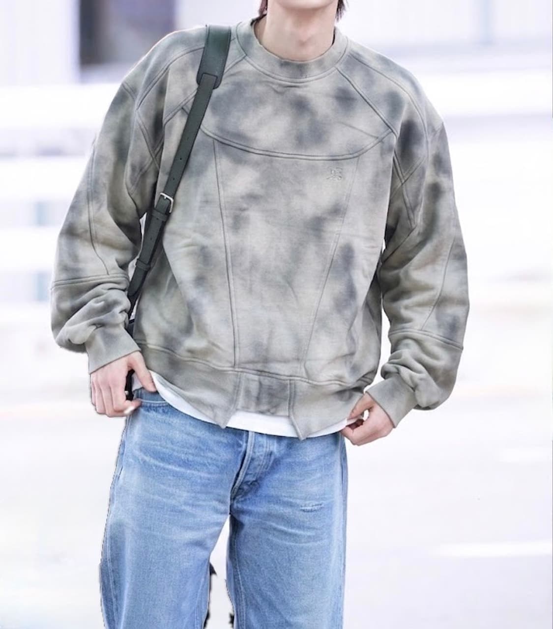 23 f/W 포스센스티브 더티 워싱 파워숄더 맨투맨 상품이미지1