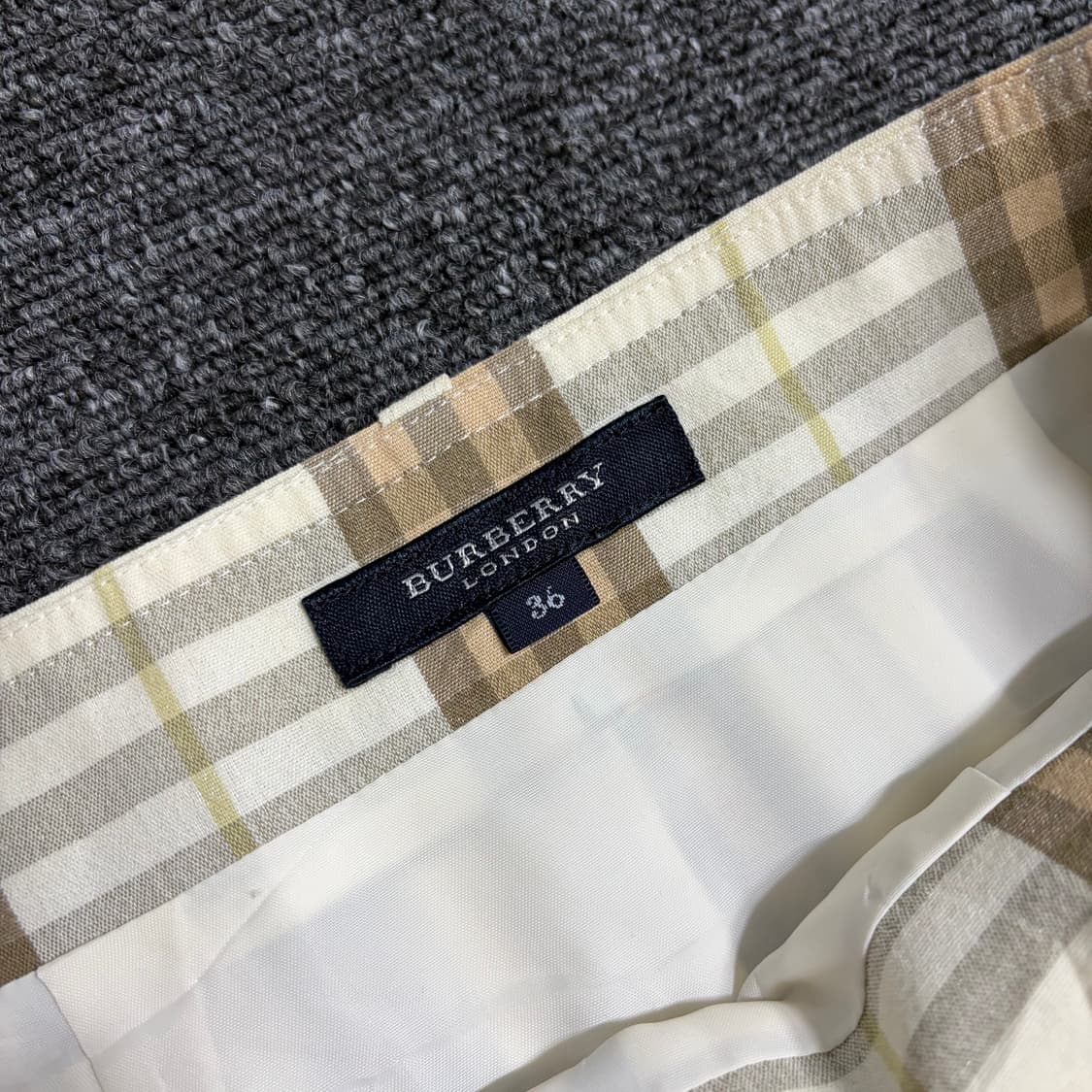 버버리 체크 패턴 스커트 상품이미지3