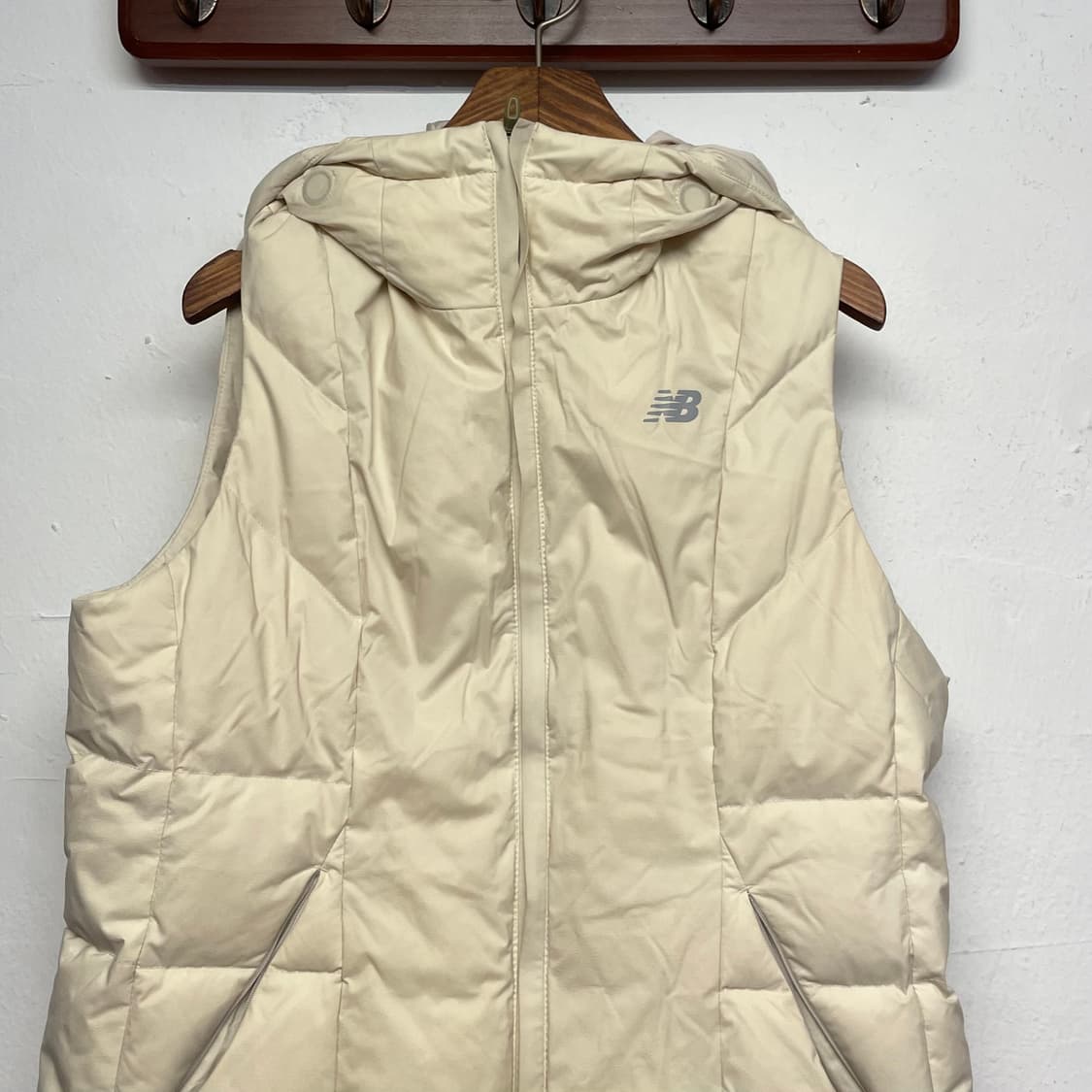 뉴발란스 (우먼) 구스다운 후디 패딩 베스트   상품이미지3