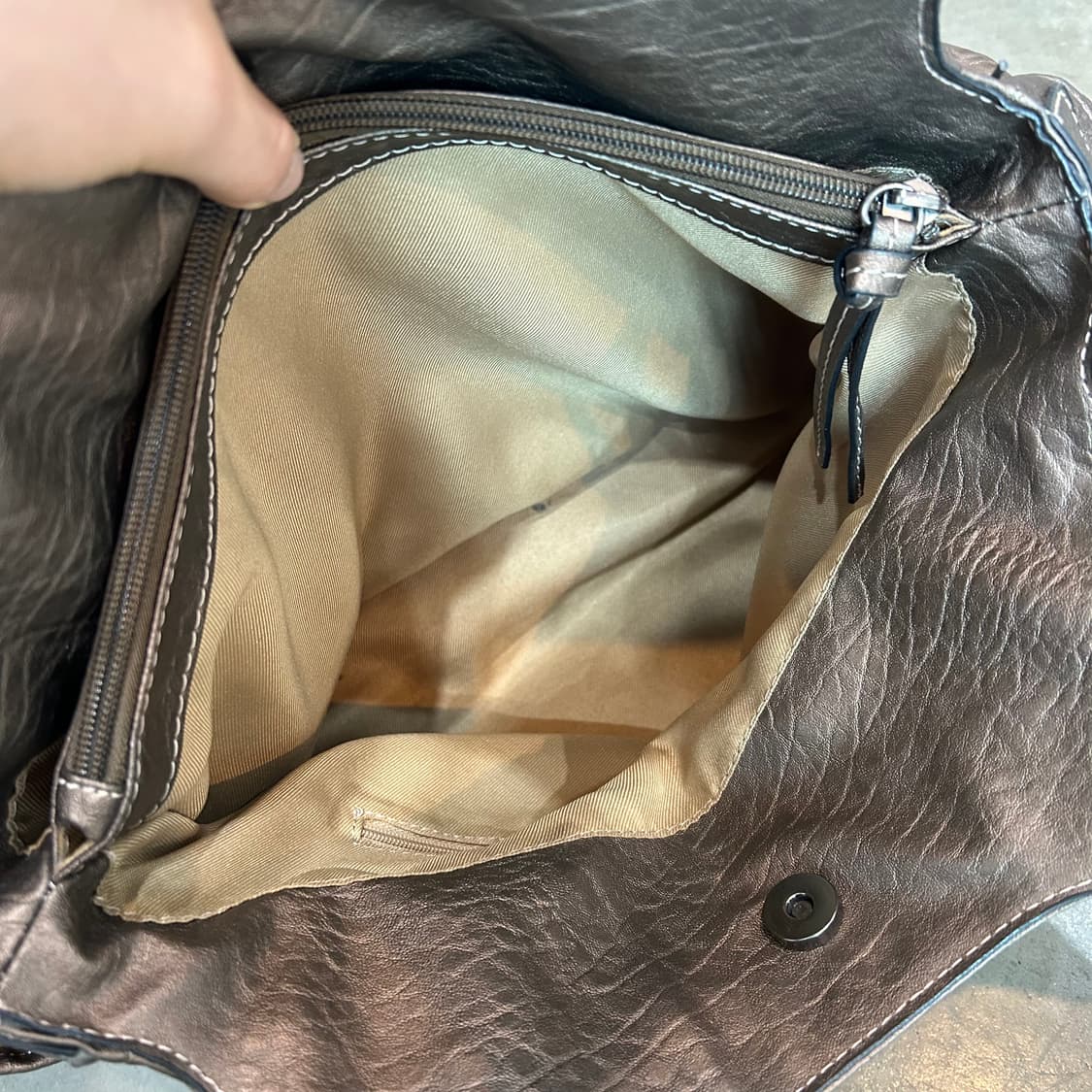 글로시 브라운 레더 숄더백 상품이미지6