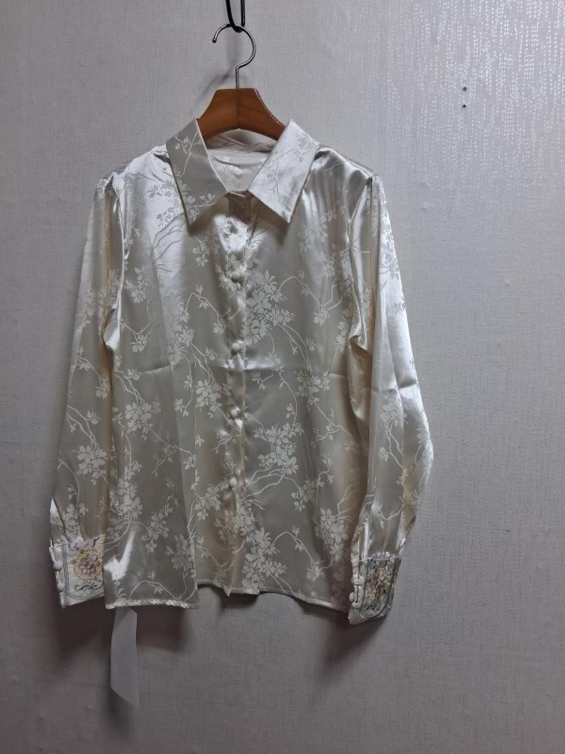 아이보리 무지 꽃무늬 실크블라우스 새옷 여성 55 아이보리플라워 블라우스 상품이미지1