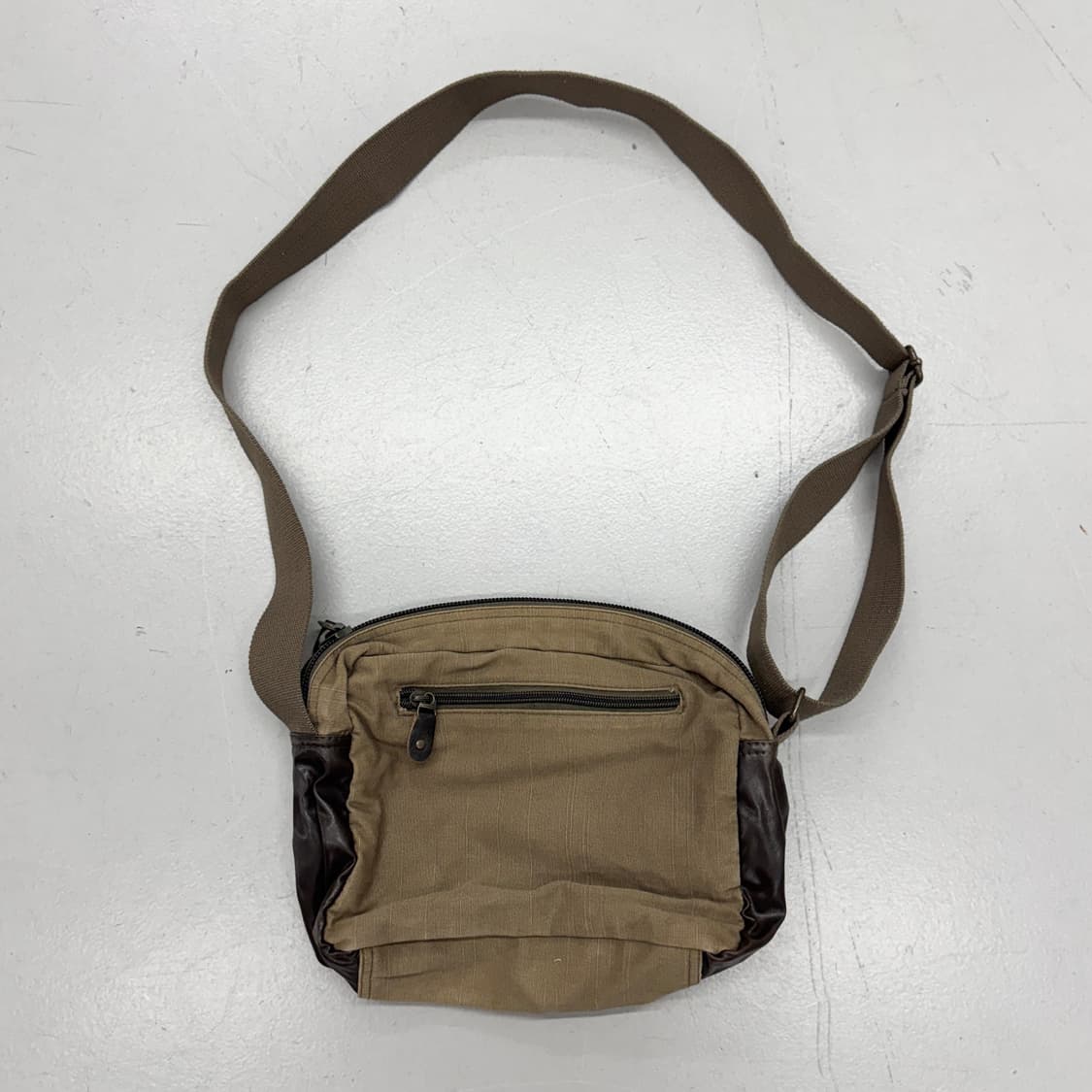 빈티지 탄창 테크니컬 레더도킹 크로스백 상품이미지3