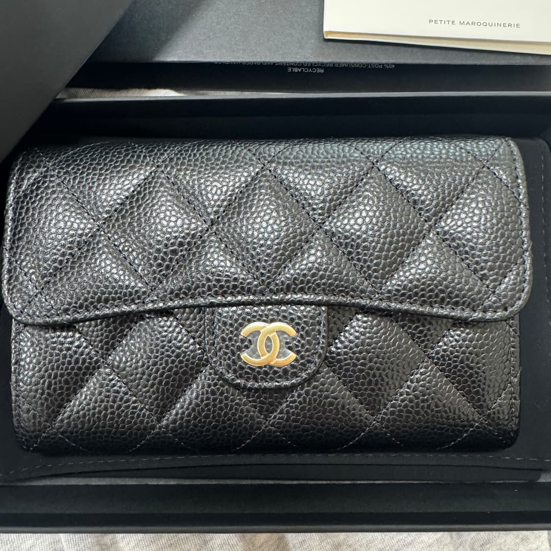 샤넬 클래식 캐비어 중지갑 내장칩 새제품 AP0232 상품이미지2
