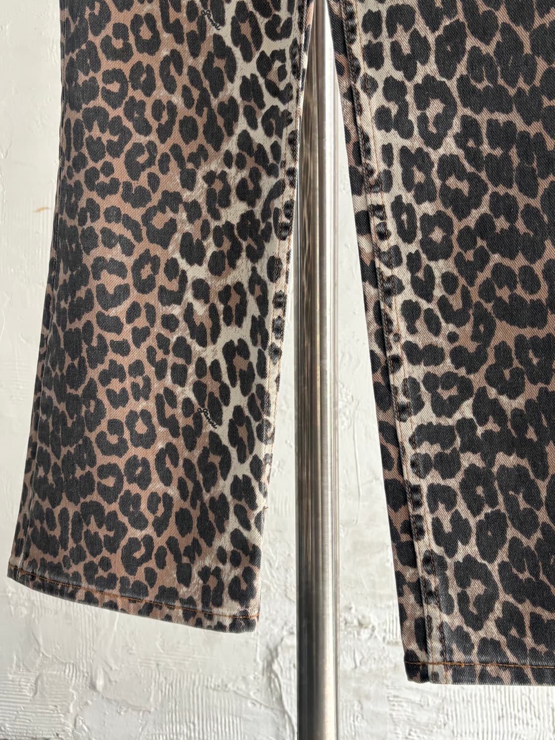 Ganni 가니 레오파드 크롭 진 상품이미지7